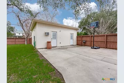 953 E Cedar Street, Seguin, TX 78155 - Photo 35