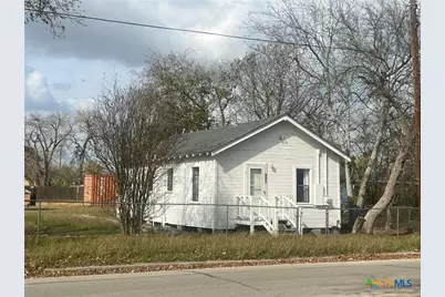 327 W Main Street, Port Lavaca, TX 77979 - Photo 11