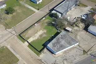 802 E North St, Victoria, TX 77901 - Photo 1