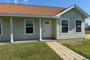 661 W Austin St, Luling, TX 78648 - Photo 1