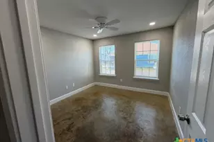 661 W Austin St, Luling, TX 78648 - Photo 5