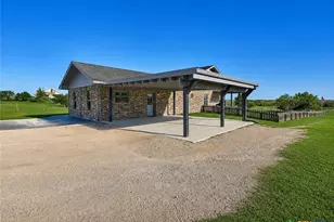 1733 Co Rd 376, Shiner, TX 77984 - Photo 33
