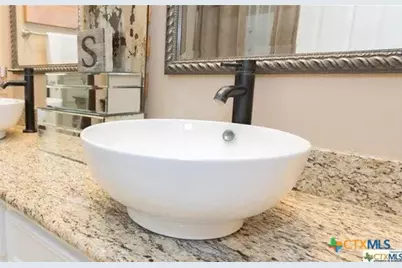 316 Woodglenn Drive, Victoria, TX 77904 - Photo 21