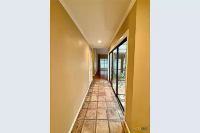 316 Woodglenn Drive, Victoria, TX 77904 - Photo 5