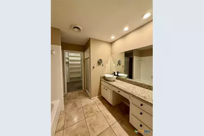 316 Woodglenn Drive, Victoria, TX 77904 - Photo 23