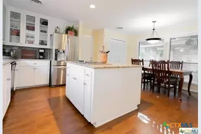 316 Woodglenn Drive, Victoria, TX 77904 - Photo 9