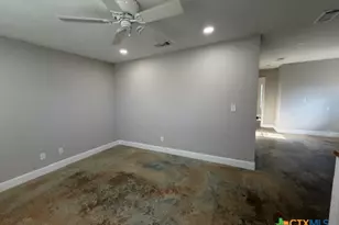 502 Willow Ave, Luling, TX 78648 - Photo 3