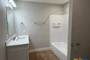 502 Willow Ave, Luling, TX 78648 - Photo 7