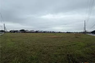 2601 E Mockingbird Ln, Victoria, TX 77904 - Photo 1