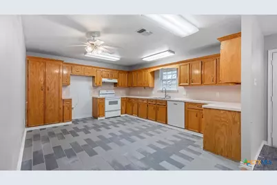 180 Oak Terrace, Seguin, TX 78155 - Photo 5