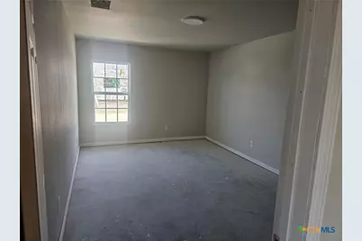 810 E 6th Street, Nixon, TX 78140 - Photo 3