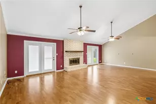 201 Laguna Dr, Victoria, TX 77904 - Photo 3