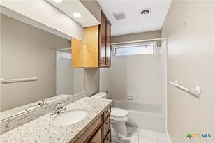 201 Laguna Dr, Victoria, TX 77904 - Photo 13