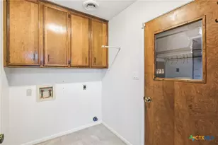 201 Laguna Dr, Victoria, TX 77904 - Photo 9