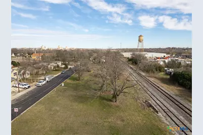 1213 S 12th Street, Temple, TX 76504 - Photo 5