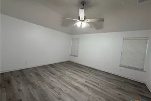 115 Sandstone Ct, Victoria, TX 77904 - Photo 9