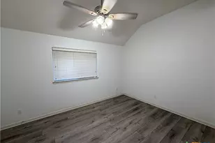 115 Sandstone Ct, Victoria, TX 77904 - Photo 3