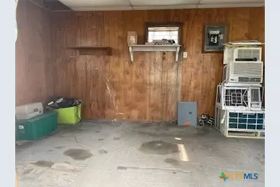 957 W New Braunfels Street, Seguin, TX 78155 - Photo 15