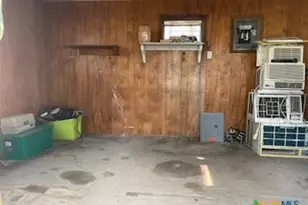 957 W New Braunfels St, Seguin, TX 78155 - Photo 15