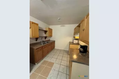 957 W New Braunfels Street, Seguin, TX 78155 - Photo 3