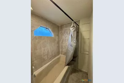 957 W New Braunfels Street, Seguin, TX 78155 - Photo 7