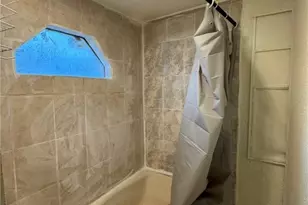 957 W New Braunfels St, Seguin, TX 78155 - Photo 7