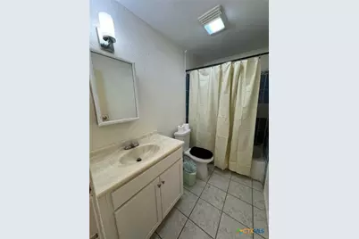 957 W New Braunfels Street, Seguin, TX 78155 - Photo 9