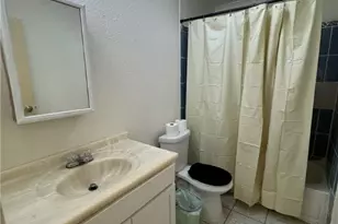 957 W New Braunfels St, Seguin, TX 78155 - Photo 9