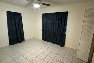 957 W New Braunfels St, Seguin, TX 78155 - Photo 11