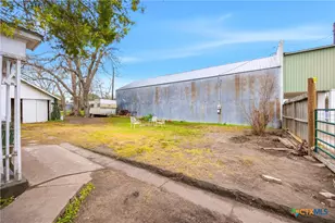 205 N Main, Moulton, TX 77975 - Photo 37