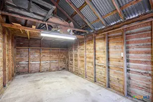 205 N Main, Moulton, TX 77975 - Photo 33