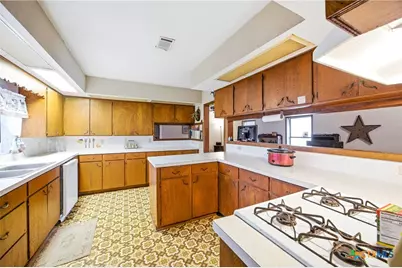 205 N Main, Moulton, TX 77975 - Photo 27