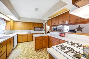 205 N Main, Moulton, TX 77975 - Photo 27