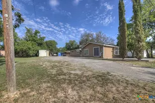 512 Valley St, San Marcos, TX 78666 - Photo 5