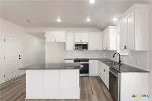 1210 Mills St, Gatesville, TX 76528 - Photo 9