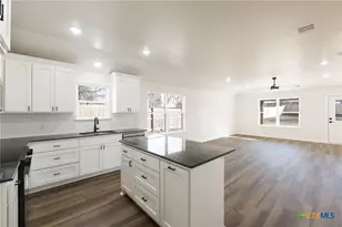 1210 Mills St, Gatesville, TX 76528 - Photo 11