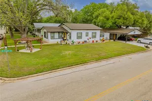 104 N Bright St, Gonzales, TX 78629 - Photo 33