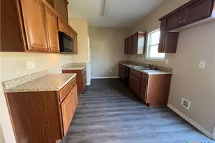 910 E Polk Ave, Victoria, TX 77901 - Photo 7