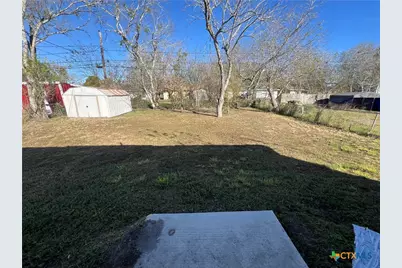 910 E Polk Avenue, Victoria, TX 77901 - Photo 9