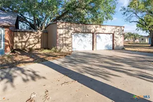 304 Sun Valley Dr, Victoria, TX 77904 - Photo 13