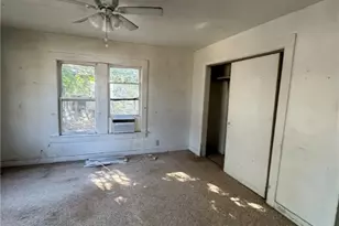 426 Vaughan Ave, Seguin, TX 78155 - Photo 3