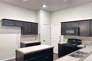 569 Creekside Cir, New Braunfels, TX 78130 - Photo 13