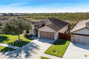 103 Gabbiano Ct, Victoria, TX 77904 - Photo 3