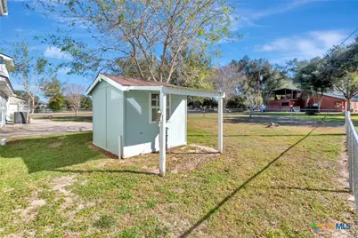 445 Lakeshore Drive, Victoria, TX 77905 - Photo 35