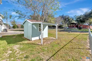 445 Lakeshore Dr, Victoria, TX 77905 - Photo 35