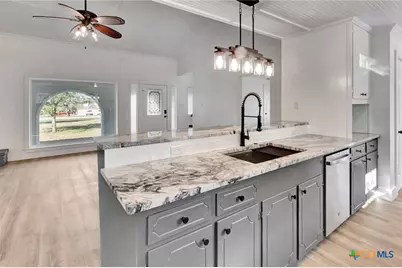 445 Lakeshore Drive, Victoria, TX 77905 - Photo 7