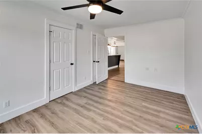 445 Lakeshore Drive, Victoria, TX 77905 - Photo 15