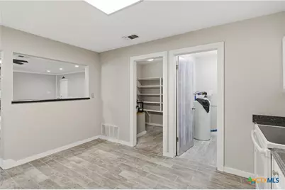 332 W Klein Street, Seguin, TX 78155 - Photo 13