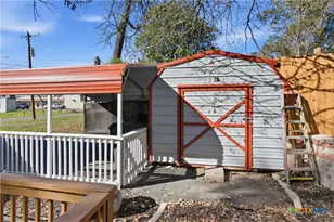 332 W Klein St, Seguin, TX 78155 - Photo 23