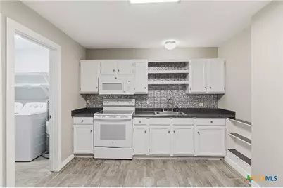 332 W Klein Street, Seguin, TX 78155 - Photo 11